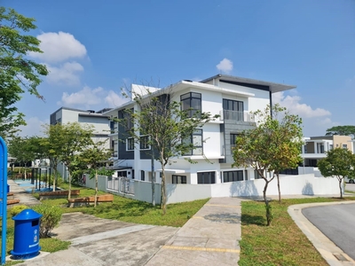 [Must View - Brand New Unit] The largest 3 Storey Corner Semi-detached House @ The Estana for Sale