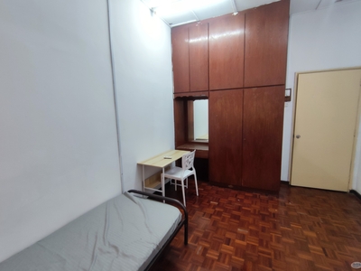 One month deposit Fully Furnished Comfy Room at SS4 Kelana Jaya