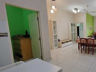 RM 50k Below Market Value, 4 Bedrooms, 2 Car Parks, 1100 sq ft, • Kristal View Condominium, Seksyen 7 Shah Alam for Sale