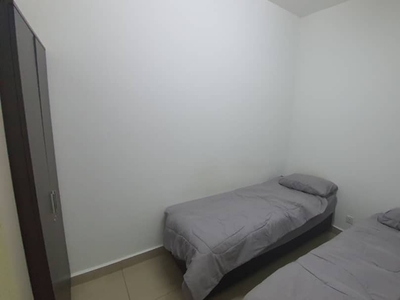 Rooms for rent in female unit walking distance to Ara Damansara LRT