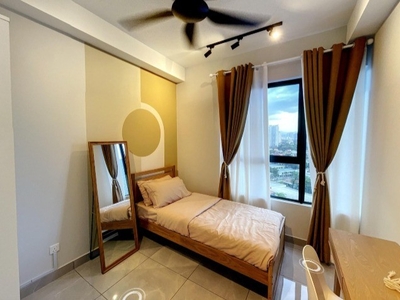 Single Bedroom in High-End Condominium For Rent