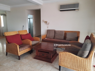 Spacious 4 Rooms 2 Living Penthouse with Wifi in the city!