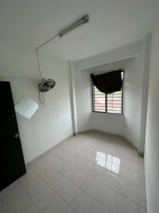 Sri Ixora Apartment Seksyen 27 Shah Alam Walking Distance to LRT Station High Floor Unit