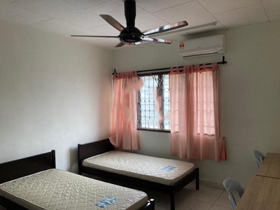 SWEET HOME Tmn Connaught (Jln Pantas) Landed Prop (Whole Unit) for rent near UCSI