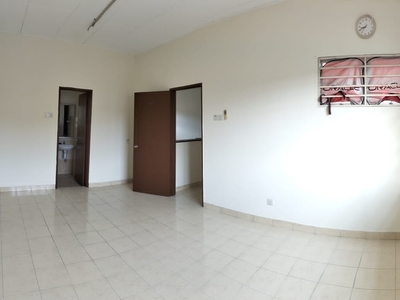 1.5stry Bandar Bukit Raja Semi Furnished for rent