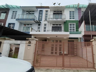 3-Storey Terrace House RENO unit Open to NonBumi @ Bina Park, Bandar Seri Alam, For SALE !