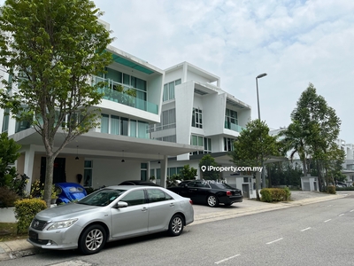 3.5sty Aspen bungalow with private lift & rooftop jacuzzi @ Cyberjaya