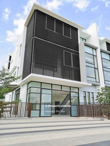 4-Storey Courtyard Villa, End Lot Embun Kemensah Tmn Melawati for sale