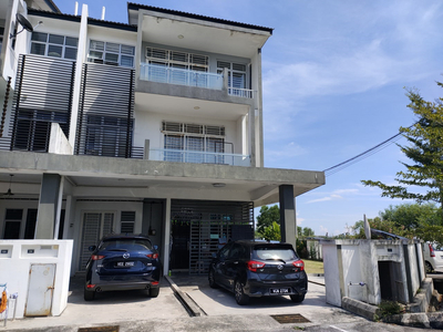[Corner Lot] 1.5 Storey Desa Saujana 2 Townhouse, Bandar Saujana Putra
