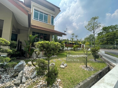 Corner unit with huge land, good location. Nice place, view now