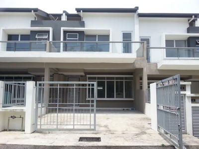 FREEHOLD, Double Storey Terrace House, Camellia Residence @ Semenyih - Large Built Up Area With Balcony