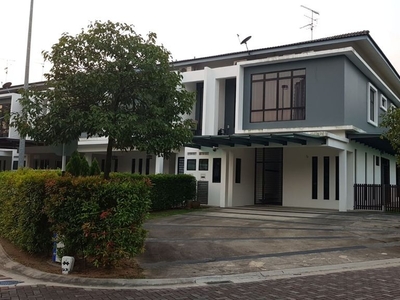 NonBumi Corner Unit w/ Land @ The WaterEdge Residences, Senibong Villas, Permas Jaya, Johor Bahru FOR SALE !