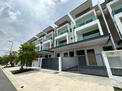Puchong Triple Storey Superlink House