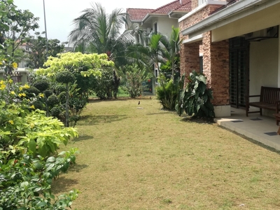Putramas , Seksyen 7, Corner , Private Garden, guarded and gated Putramas Seksyen 7 , Shah Alam for Sales