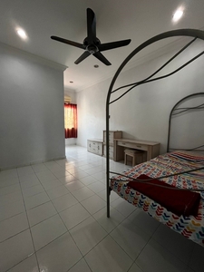 Room For Rent In Bandar Bukit Tinggi 2, Klang, Furnished, Near Aeon Mall
