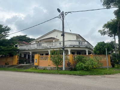 Semi D House, Corner Lot, Stategic Location Near CIQ Taman Megah Ria / Taman Cahaya