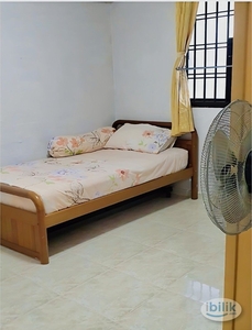 Single Room at Taman Bukit Serdang, Seri Kembangan