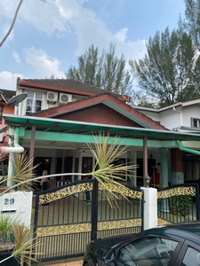 Well maintained! 6 bdrms 2 Storey house at Seksyen 4, Shah Alam for sale (walking distance to Masjid Sultan Salahuddin Abdul Aziz Shah Alam) For Sale