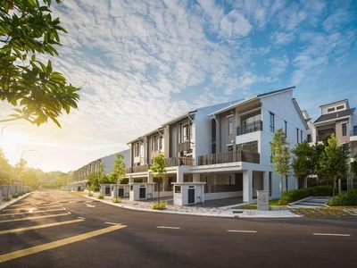 Landed | Town House | Crescent Park Townvilla, Bangi Selangor | Fully Furnished Super Low Booking Extra Land Corner Last Unit