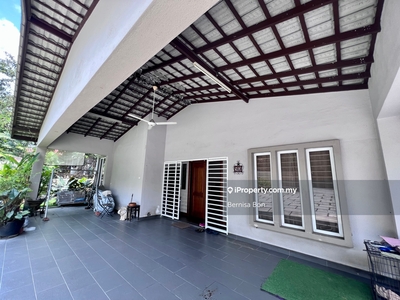 Move in condition single storey house , near to shops and restaurants