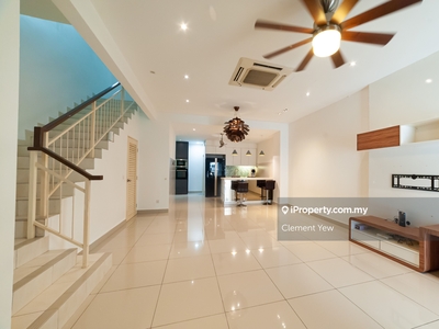 Tastefully design well maintained house for rent