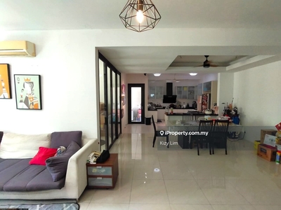 USJ One Avenue Corner Unit with Large Living Hall & Kitchen Space