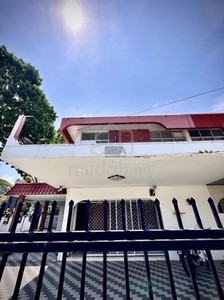 Corner Semi-Detached House on Medan Lembah Permai in Tanjung Bungah.