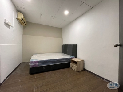 JB Town Room for rent