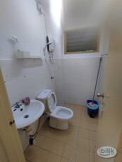 Middle Room at Cheras Intan Apartment, near You City, Batu 9 Cheras, MRT Suntrex and Sri Raya