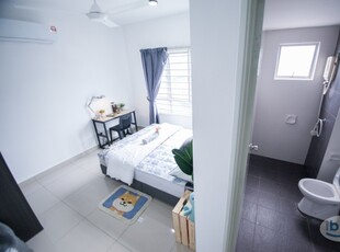 [NEAR SEGI COLLEGE] Master Room with private bathroom for rent at Casa Residenza