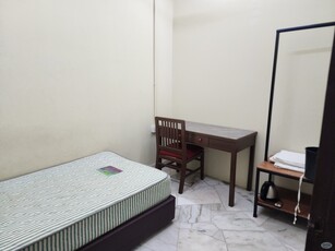 Single Room,Grd flr,Bed,Male,Ceiling Fan,Free Wifi,shelf,3sty,Bandar Puchong Jaya