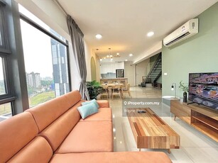 Duplex Unit With Balcony For Sale! Link with MRT Station!!Convenient!!