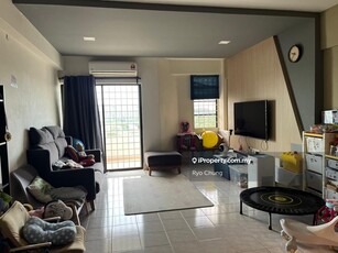 Freehold Big Layout Condo for Sale! 2 carparks 2mins walk to LRT!