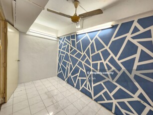 Perfect unit! Superb KLCC View! Newly Painted & Renovated!