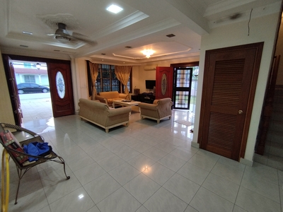 Damansara Damai, Saujana Damansara, Corner unit, well kept condition, seldom stay by the seller