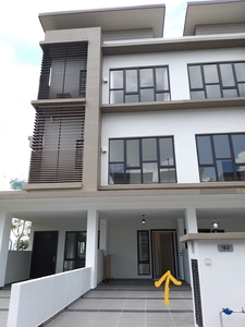 For Rent | D’Nira 3 -Storey Upper Townhouse 16 Sierra Puchong