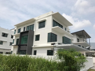 3 storey Newly Built Bungalow in Bluwater estate