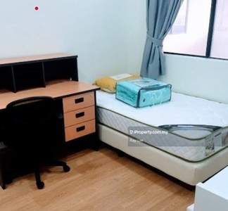 Room 3 Oct available, walking distance to sunway university and monash