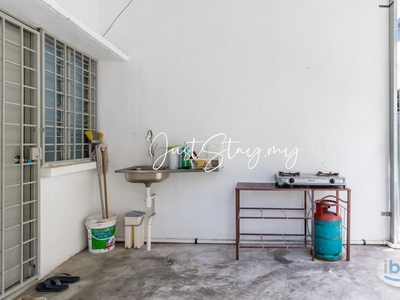 Cozy, Fully Furnished UTILITIES included Middle Room for RENT at Pusat Bandar Puchong, Puchong