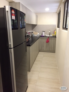 Taman Tun (TTDI), Clean & Fully Furnished Master Room + Private Attached Bathroom (Free Utilities & WiFi)