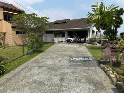 2 storey old condition bungalow house is for sale now !