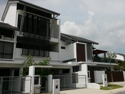 3 STOREY WITH SWIMMING POOL