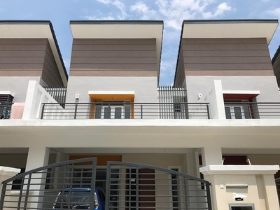 Bandar Springhill 22x75 Double Storey For Sale