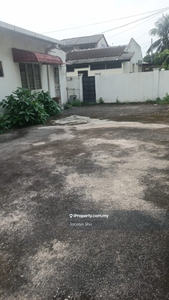 Corner house ample parking space at Taman Yarl Jalan Klang Lama