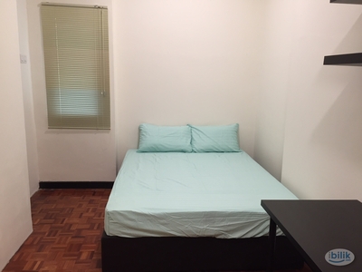 Damansara Kim, Furnished Room + Private Attached Bathroom (Free Utilities & WiFi) Walking Distance to MRT Station (TTDI)