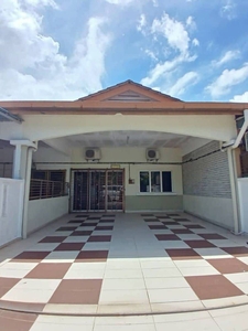 Facing Open & Kitchen Extend Single Storey Terrace House at Taman Dato Hormat Telok Panglima Garang For Sale