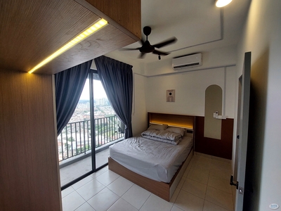 [Female Muslim Unit] Queen Bed with a Balcony & A premium hotel experience! Just bring your luggage in for move in!