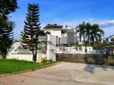 Freehold 3 Storey Bungalow For Sale