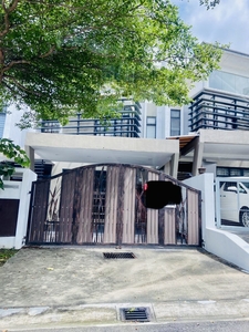 Freehold Renovated Double Storey Laman Glenmarie Shah ALam for sale