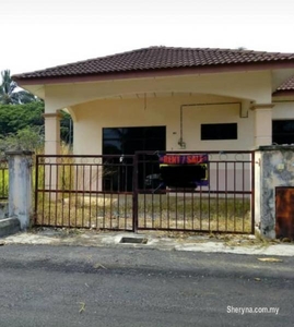 House single storey semi d at jln salleh muar ( non bumi lot)